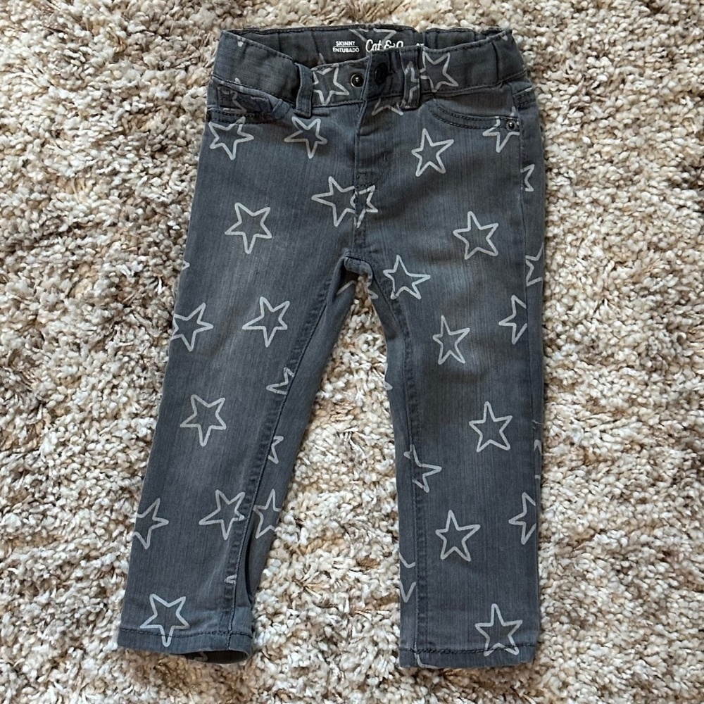 Cat and Jack skinny jeans sz 2T gray with stars